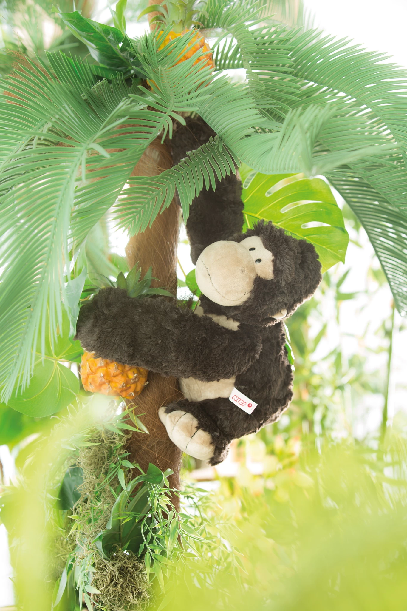 Nici 41697 Gorilla Torben sitzend ca 30cm mit Trommelbrust Plüsch in Geschenkbox