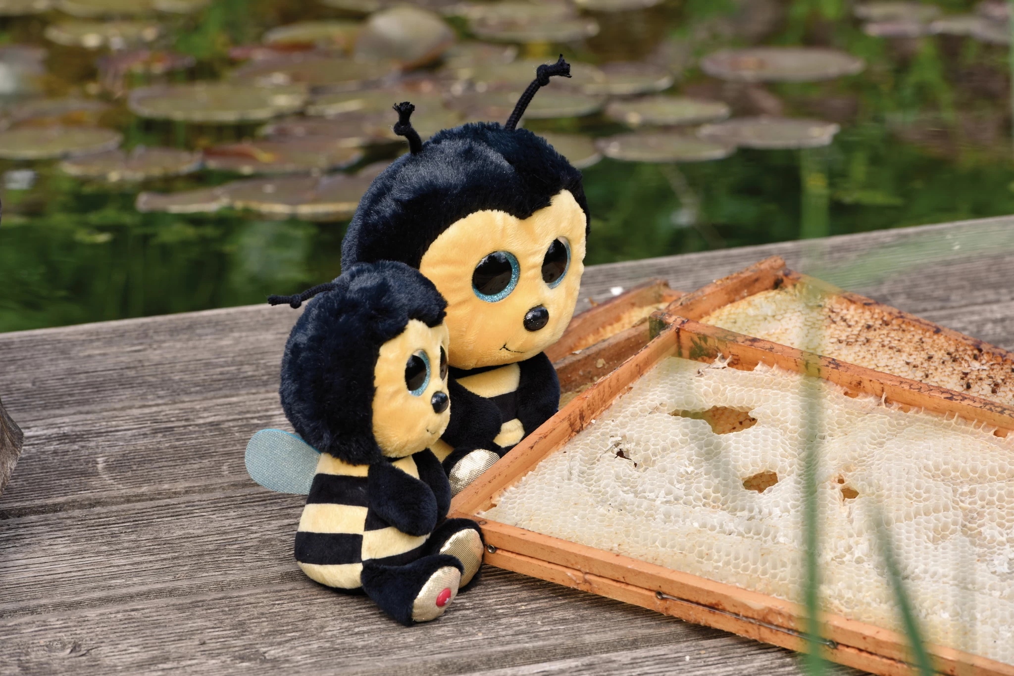 Nici 48730 Schlüsselanhänger Glubschis Meadow Biene Miss Bizz 9cm Plüsch GREEN